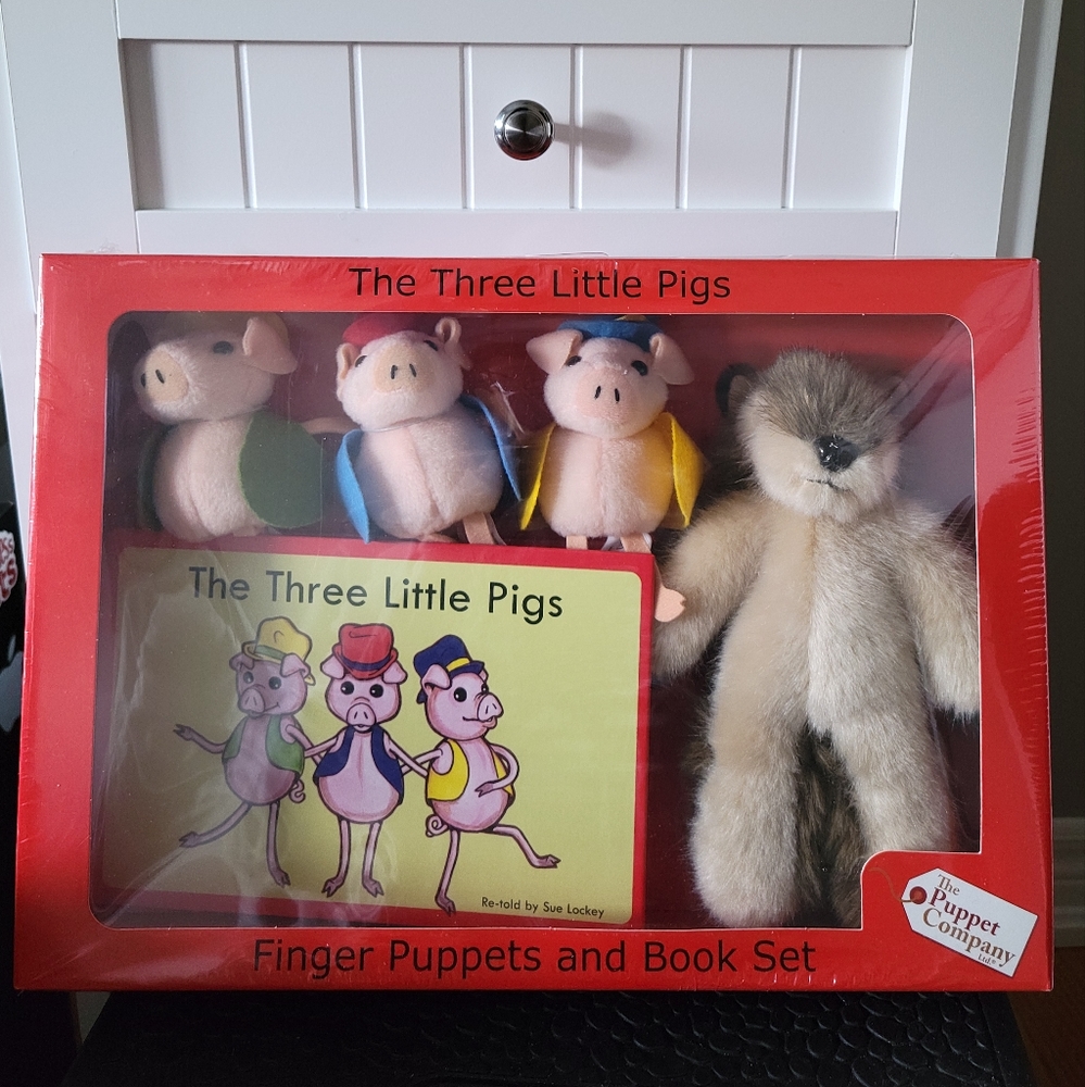 NWT Three Little Pigs Finger Puppet and Book Set, Collectors item